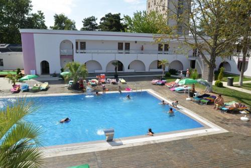 Imagen general del Hotel Dana Holiday Club. Foto 14