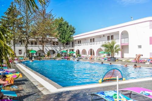 Imagen general del Hotel Dana Holiday Club. Foto 15