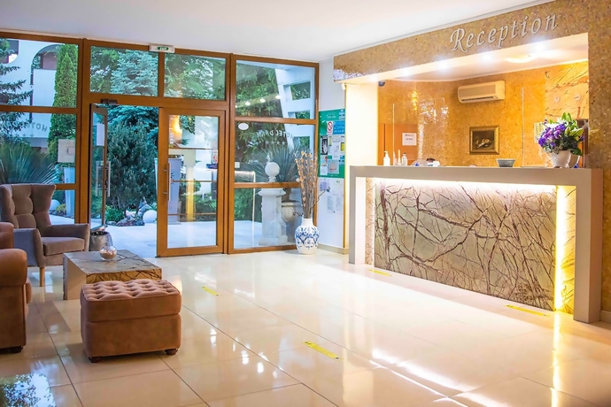 Imagen de los interiores del Hotel Dana Resort. Foto 16