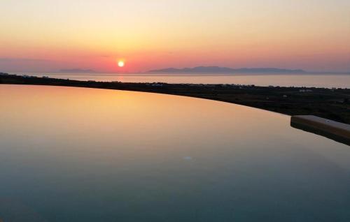 Imagen de la habitación del Hotel Danae Suites Santorini. Foto 15