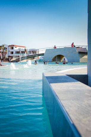 Imagen de la piscina del Hotel Danaide Resort. Foto 13