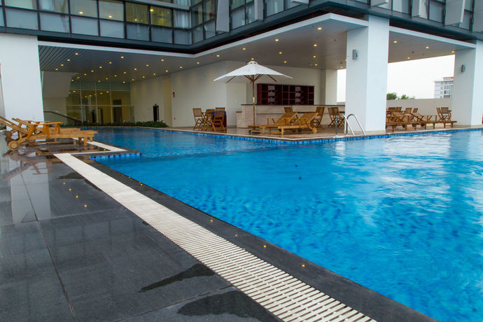 Imagen de la piscina del Hotel Danang Han River. Foto 15