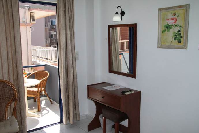 Imagen de la habitación del Hotel Danaos. Foto 5