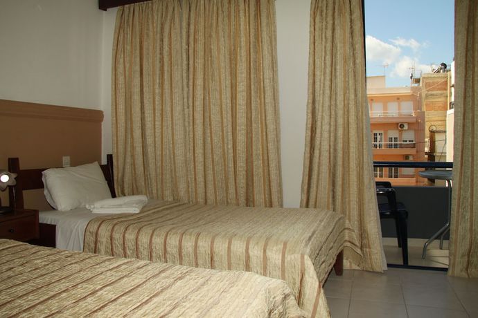 Imagen de la habitación del Hotel Danaos. Foto 12