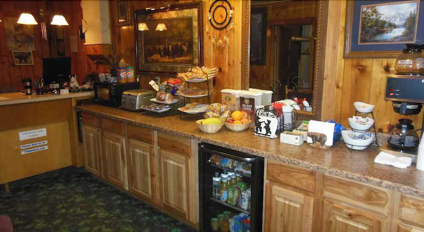 Imagen del bar/restaurante del Hotel Dancing Bears Inn. Foto 4