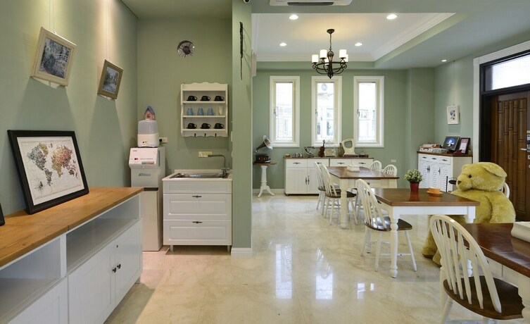 Imagen de los interiores del Hotel Dancing Butterfly Slide Family Inn. Foto 32