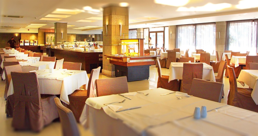 Imagen del bar/restaurante del Hotel D'andrea Mare Beach – All Inclusive. Foto 2