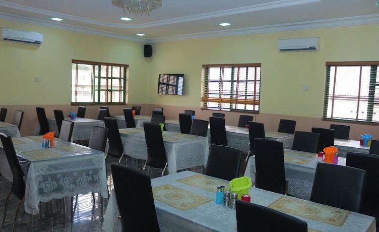 Imagen del bar/restaurante del Hotel Daneto. Foto 2