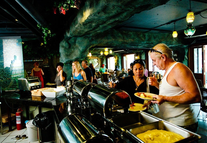 Imagen del bar/restaurante del Hotel Dang Derm Khaosan. Foto 2