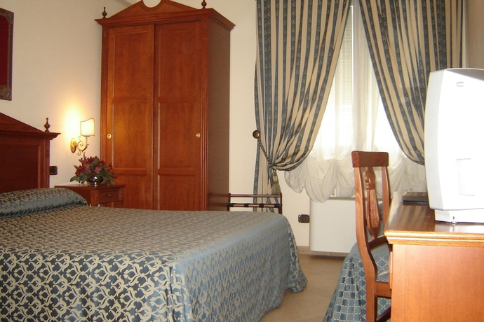 Imagen de la habitación del Hotel D'angelo Palace. Foto 7