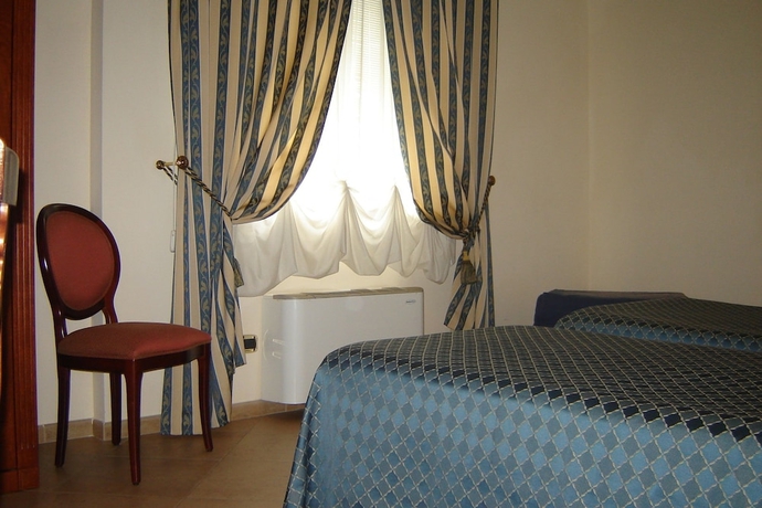 Imagen de la habitación del Hotel D'angelo Palace. Foto 11