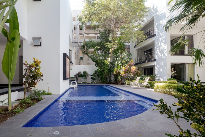 Imagen de la piscina del Hotel Dangelos 5ta Avenida. Foto 7