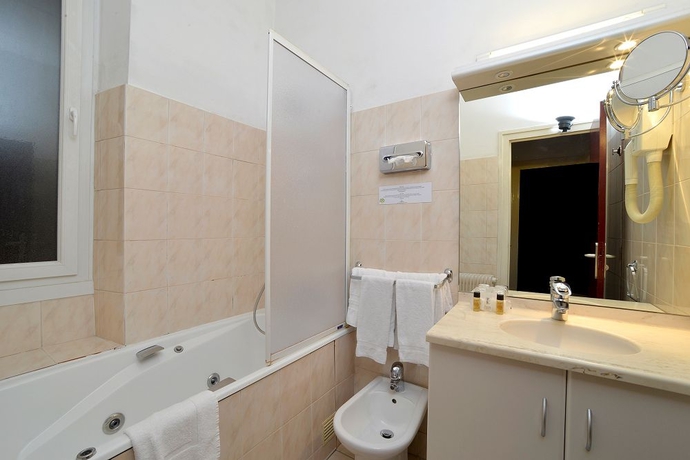 Imagen de la habitación del Hotel D'angleterre Grenoble Hyper-centre. Foto 10