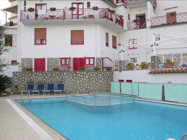 Imagen de la piscina del Hotel Dania, Sorrento. Foto 16