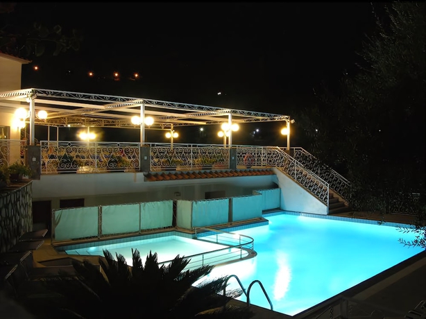 Imagen de la piscina del Hotel Dania, Sorrento. Foto 17
