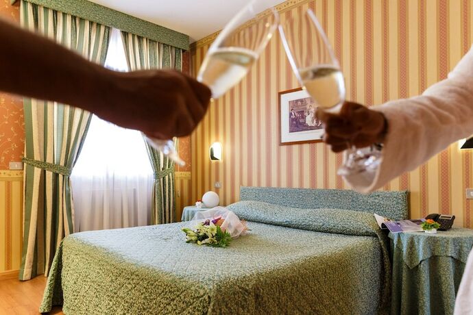 Imagen de la habitación del Hotel Daniel, Basiano. Foto 15