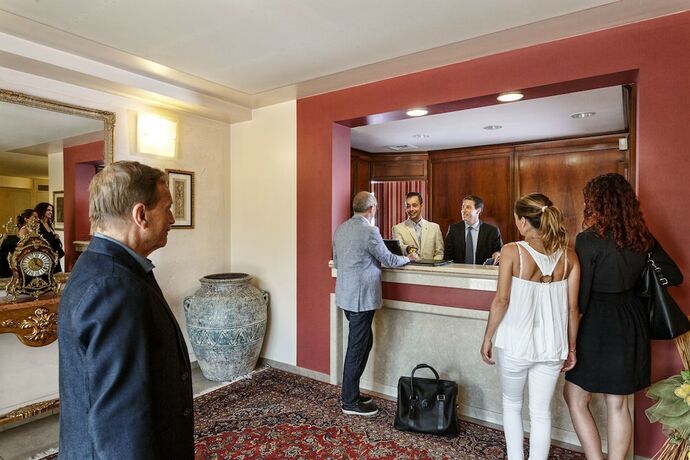 Imagen general del Hotel Daniel, Basiano. Foto 6