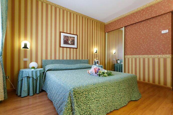 Imagen de la habitación del Hotel Daniel, Basiano. Foto 17