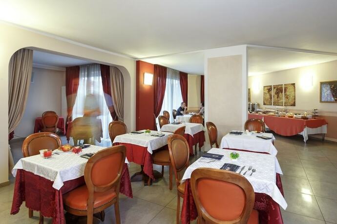 Imagen general del Hotel Daniel, Basiano. Foto 9