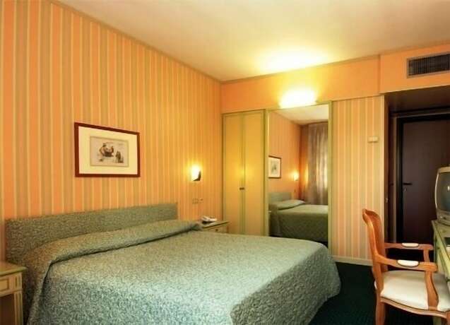 Imagen de la habitación del Hotel Daniel, Basiano. Foto 18