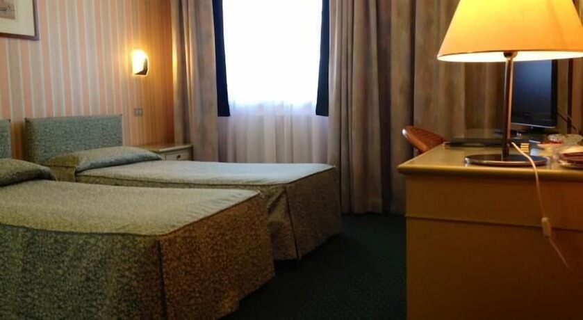 Imagen de la habitación del Hotel Daniel, Basiano. Foto 20