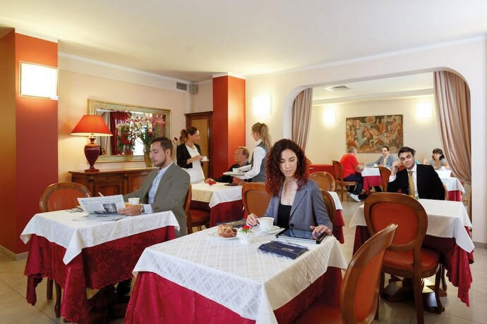 Imagen general del Hotel Daniel, Basiano. Foto 13