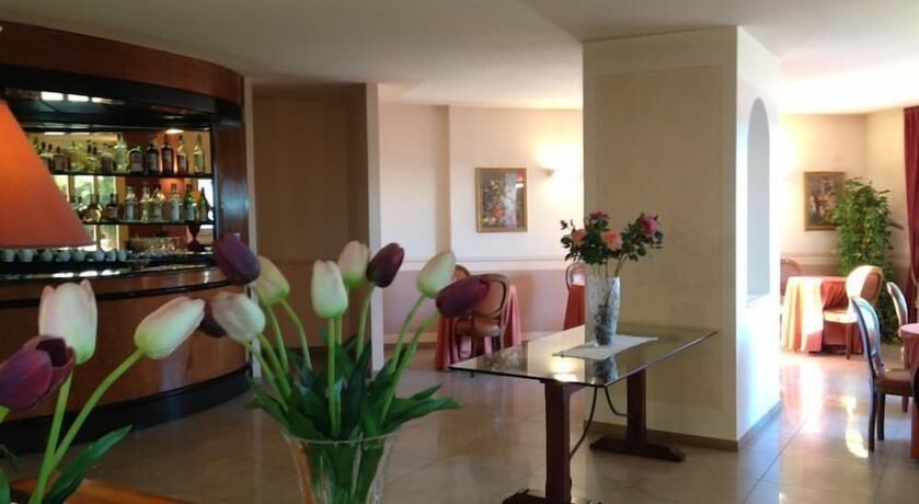 Imagen general del Hotel Daniel, Basiano. Foto 14