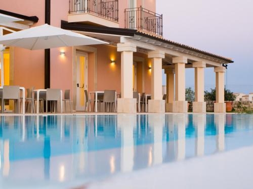 Imagen de la piscina del Hotel Danieli Pozzallo. Foto 9