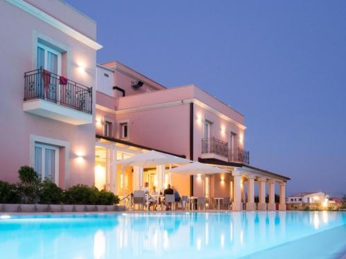 Imagen de la piscina del Hotel Danieli Pozzallo. Foto 10