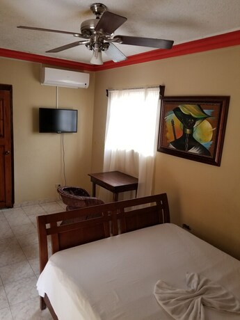 Imagen general del Hotel Daniella Inn. Foto 3