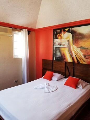 Imagen de la habitación del Hotel Daniella Inn. Foto 7