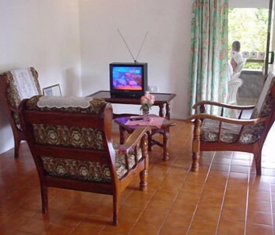 Imagen de los interiores del Hotel Daniella\'s Bungalows. Foto 16