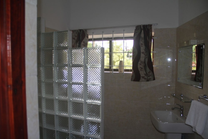 Imagen de la habitación del Hotel Daniella\'s Bungalows. Foto 14