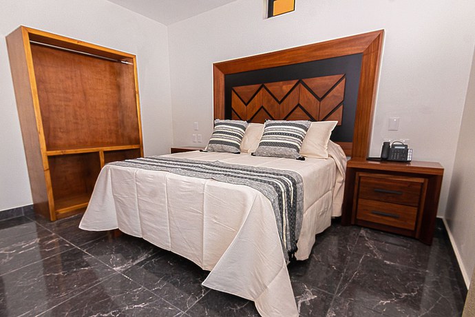 Imagen de la habitación del Hotel Danini. Foto 17