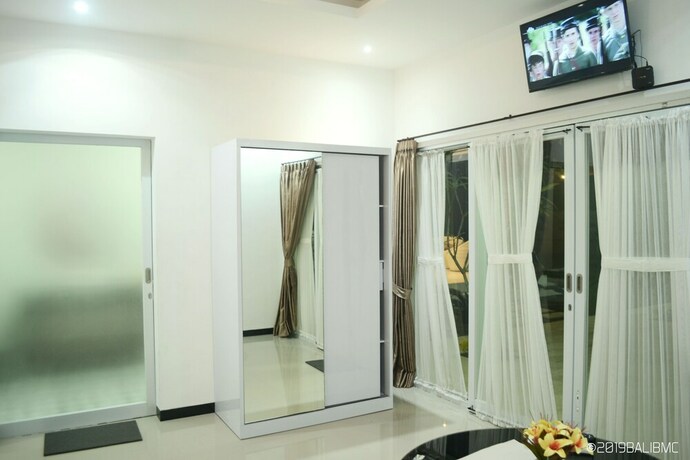 Imagen de los interiores del Hotel Daniswara Villa. Foto 30