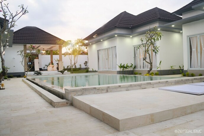 Imagen de la piscina del Hotel Daniswara Villa. Foto 32