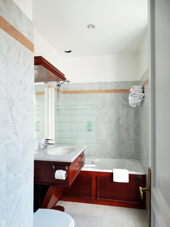 Imagen de la habitación del Hotel D'anjou, Angers. Foto 8