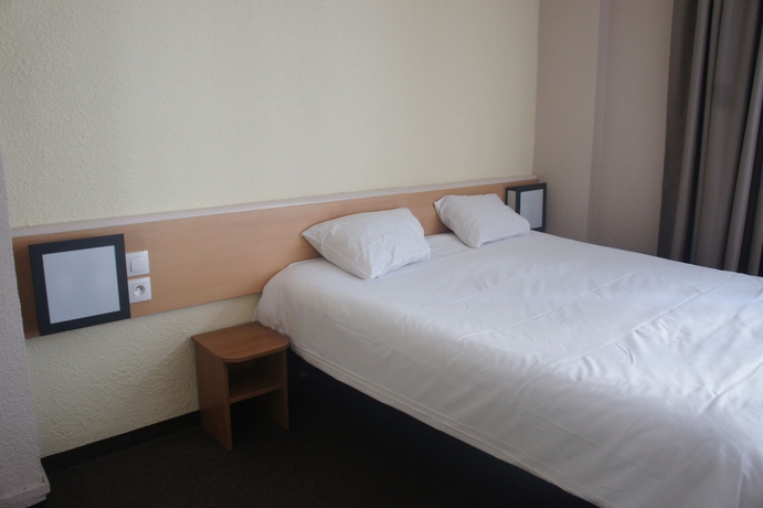 Imagen de la habitación del Hotel D'anjou, Levallois-Perret. Foto 3