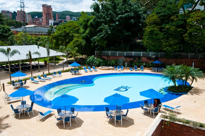 Imagen de la piscina del Hotel Dann Carlton Medellin. Foto 8