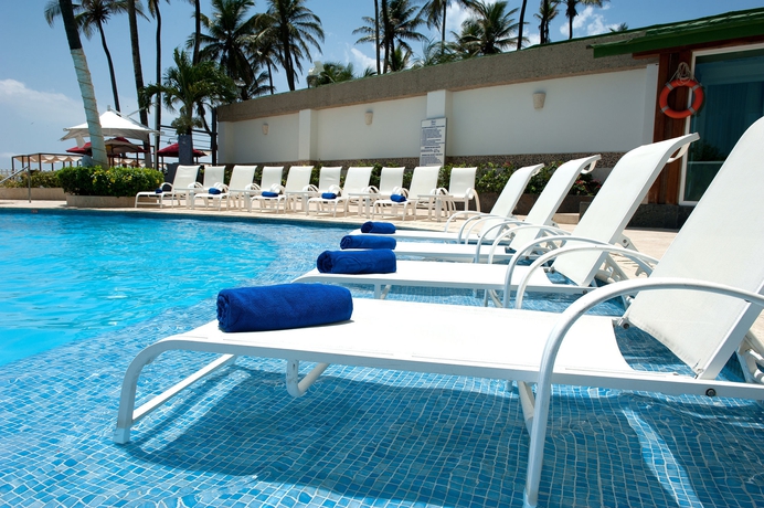 Imagen de la piscina del Hotel Dann Cartagena. Foto 16