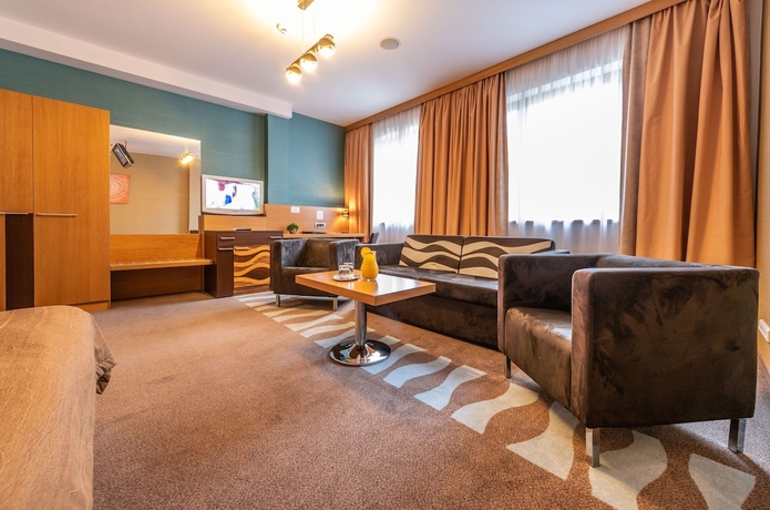 Imagen de la habitación del Hotel Danubia Gate. Foto 7