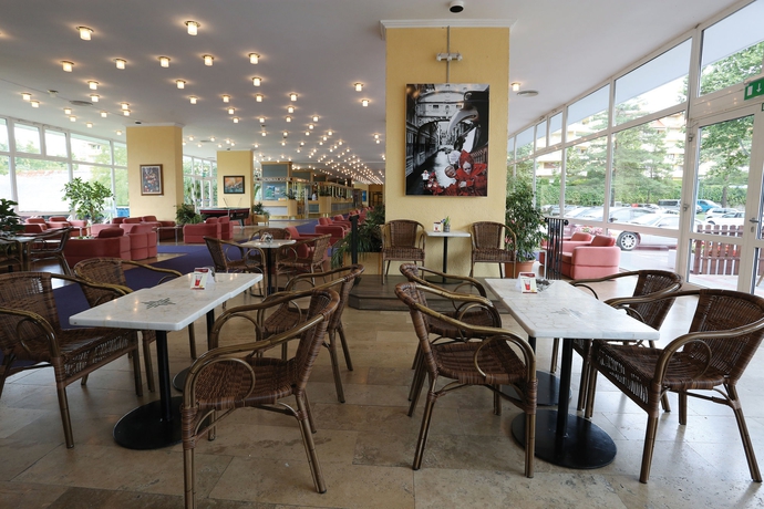 Imagen de los interiores del Hotel Danubius Annabella. Foto 13