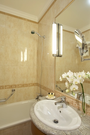 Imagen de la habitación del Hotel Danubius Astoria City Center. Foto 11