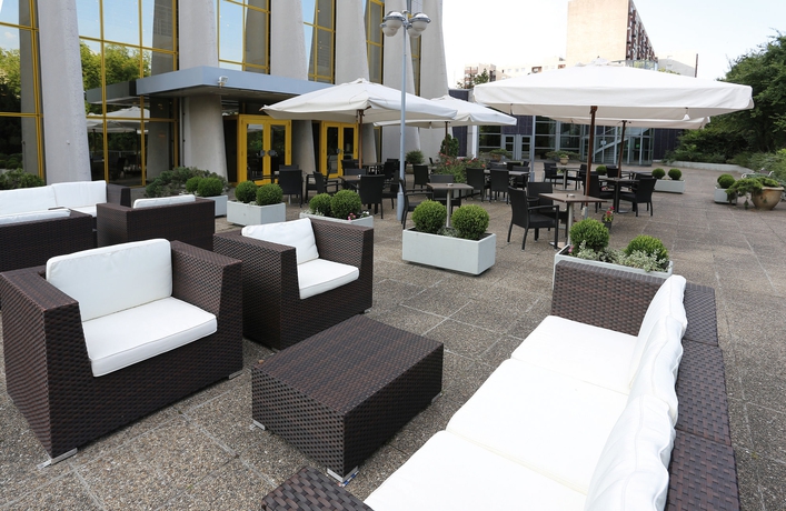 Imagen del bar/restaurante del Hotel Danubius Helia. Foto 7