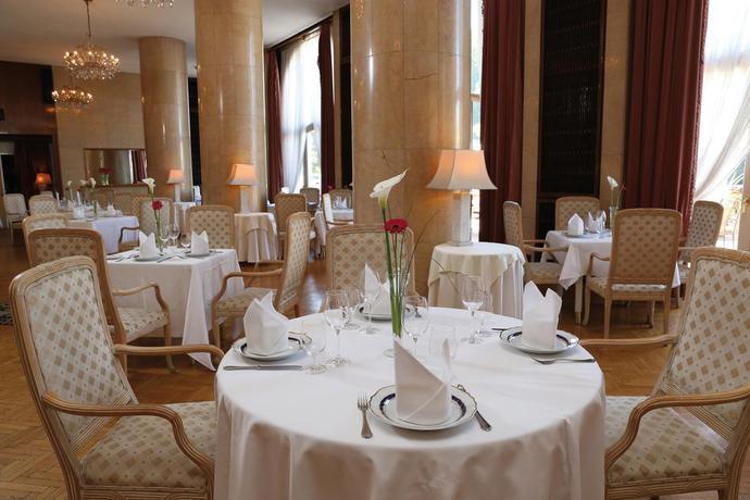 Imagen del bar/restaurante del Hotel Danubius Hotel Gellért. Foto 3