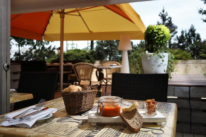 Imagen del bar/restaurante del Hotel Danubius Hotel Gellért. Foto 5