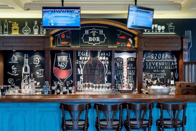 Imagen del bar/restaurante del Hotel Danubius Hotel Gellért. Foto 7