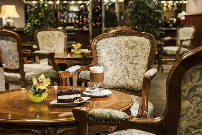 Imagen del bar/restaurante del Hotel Danubius Hungaria City Center. Foto 2