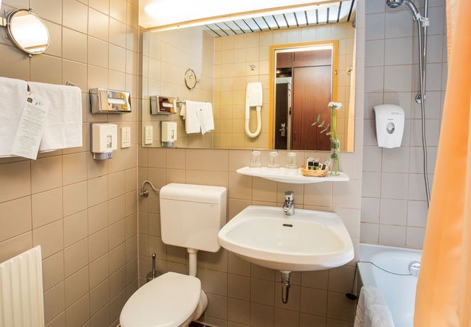 Imagen de la habitación del Hotel Danubius Hungaria City Center. Foto 8