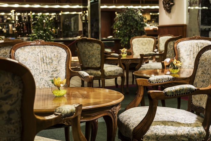 Imagen del bar/restaurante del Hotel Danubius Hungaria City Center. Foto 4